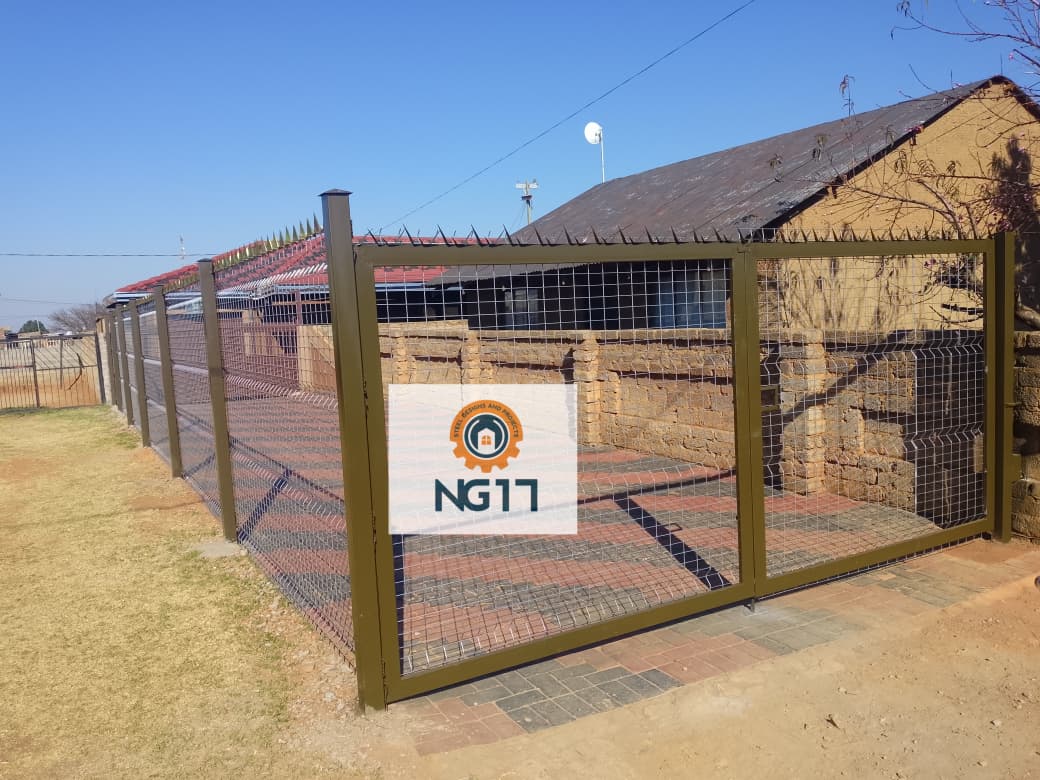 Mesh Fencing & Gate